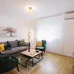 Fidelis Apartament *
