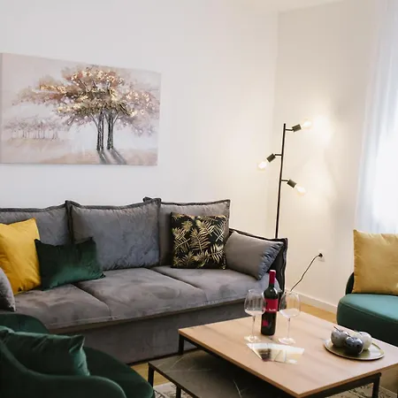 Fidelis Apartament *